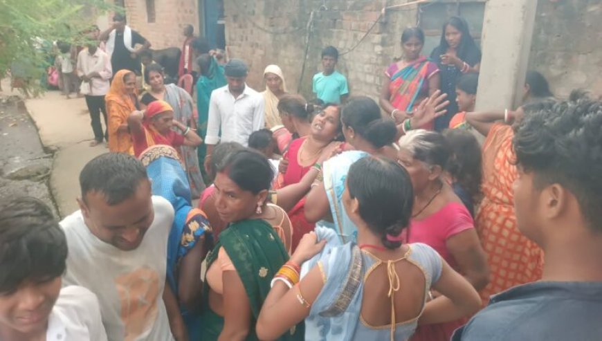घटना के बाद बिलखती परिवार की महिलाएं।