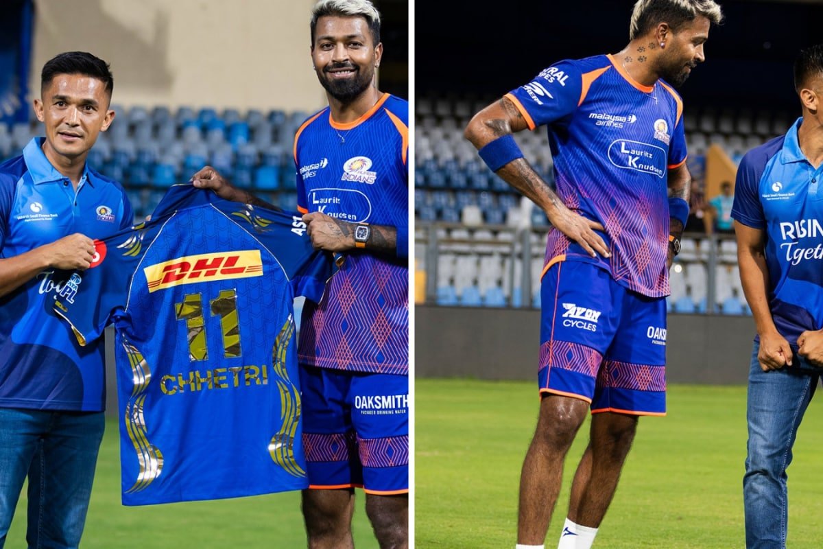 Indian Football Legend Sunil Chhetri Gets Mumbai Indian Jersey From Hardik Pandya: Watch
